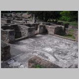 0149 ostia - regio ii - insula ii - terme dei cisiarii (ii,ii,3) - raum 2 (c) - frigidarium - mosaik - hintergrund tepidarium mit becken.jpg